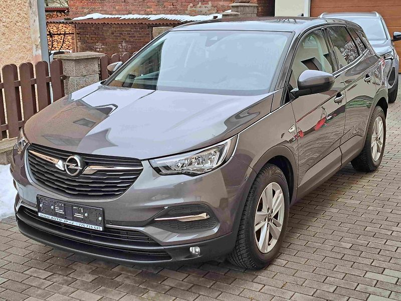 Opel Grandland X (2020) 1,2 PT EAT8 LED - fotka 6 z 18