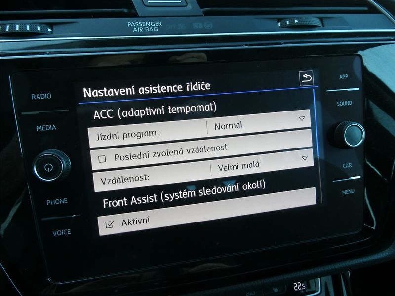 Volkswagen Touran 2,0 TDi 110kW HIGHLINE, 7.míst - fotka 39 z 44