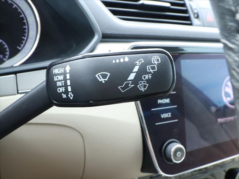 Škoda Superb 2,0 TDI 140kW DSG 4x4 Style CZ - fotka 20 z 35