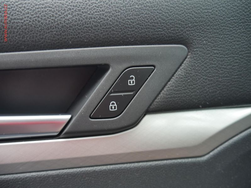 Volkswagen Golf (2021) 1.5 TSi, 2.maj,ČR, Life, LED - fotka 14 z 18
