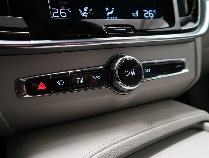 Volvo S90 2,0 D5 AWD INSCRIPTION - fotka 31 z 54