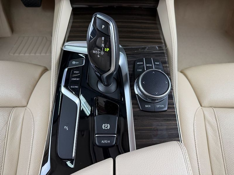 BMW Řada 5 540i 250KW, LUXURY LINE, VENTI - fotka 22 z 28