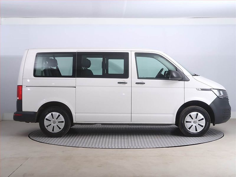 Volkswagen Transporter (2022) 2.0 TDI, Bus, 9Míst, ČR, DPH - fotka 6 z 17