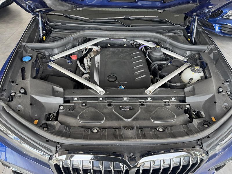 BMW X7 (2022) xDrive 40d M Sports - fotka 42 z 42