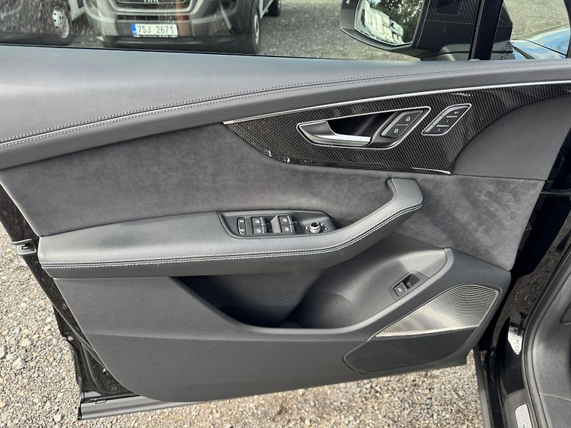 Audi SQ7 SQ7,373kw,7míst,ČR-1.maj. - fotka 24 z 51