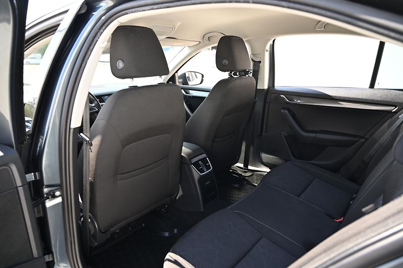 Škoda Octavia 1.6TDI 85KW DSG Clever 9/2018 - fotka 31 z 50