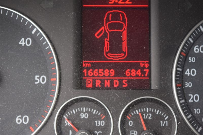 Volkswagen Touran 1,9 TDI 77KW AUTOMAT PO STK - fotka 41 z 46