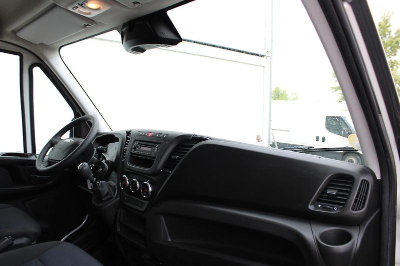 Iveco Daily 35C160 2,3 Skříň+čelo+klima - fotka 9 z 19