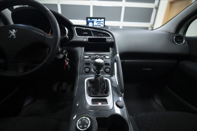 Peugeot 3008 2,0 HDI NAVIGACE TAŽNÉ - fotka 15 z 36