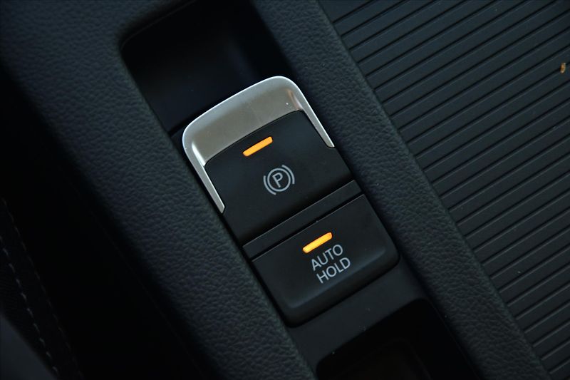 Volkswagen Passat 1.6 TDI LED NAVIGACE TAŽNÉ - fotka 24 z 28