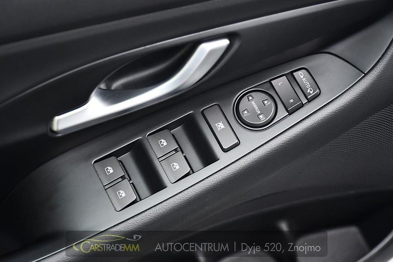 Hyundai i30 1.6CRDi SMART KAMERA CARPLAY - fotka 24 z 50