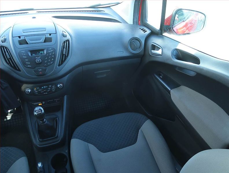 Ford Tourneo Courier (2019) Trend 1.0 EcoBoost, 5Míst, ČR - fotka 8 z 16