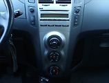 Toyota Yaris (2010) 1.0 VVT-i, Serv.kniha, po STK - náhled 12