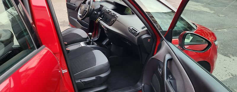 Citroën Grand C4 Picasso (2016) 1.6 HDI 7 MÍST ČR - fotka 28 z 43