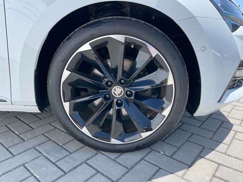 Škoda Superb (2022) SportLine 1.5TSI Webasto! 1.Ma - fotka 49 z 50