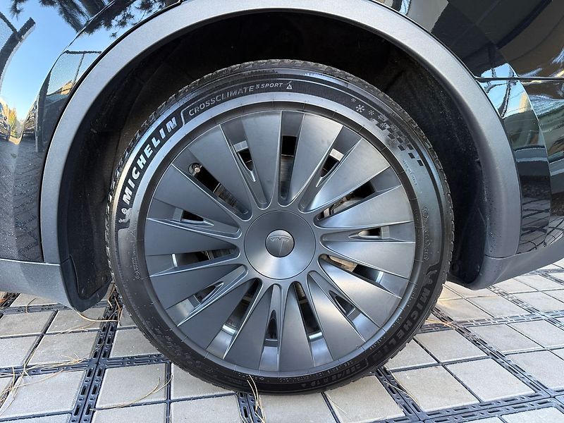 Tesla Model Y Standart Range LFP - fotka 7 z 40