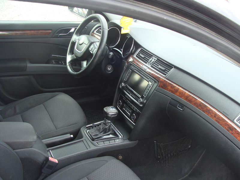 Škoda Superb 2.0 TDi, 125 kW, tažné, klima - fotka 13 z 30