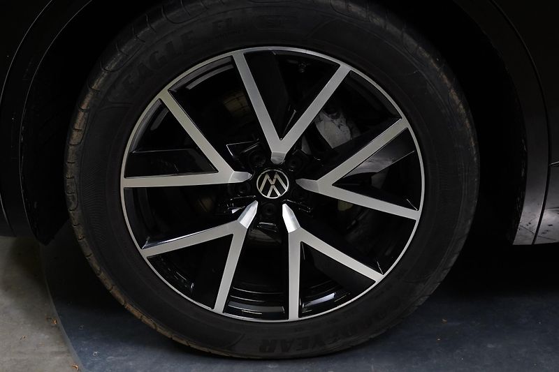 Volkswagen Touareg - fotka 9 z 26