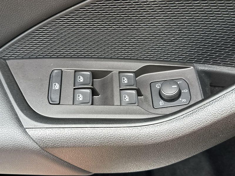 Škoda Octavia (2023) Combi 1.5 TSI M-HEV DSG Style - fotka 11 z 32