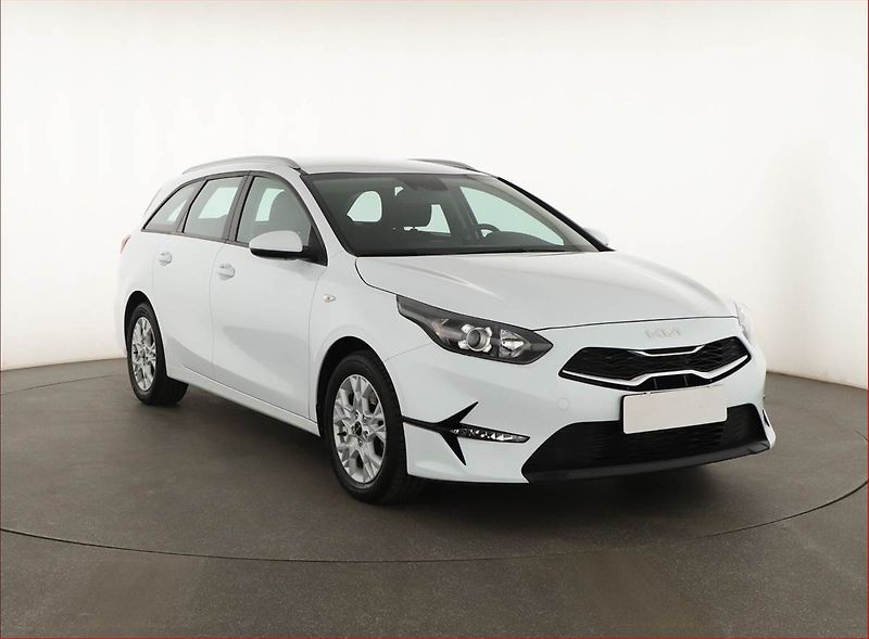 Kia Ceed (2023) Spin 1.5 T-GDI, ČR,1.maj - fotka 1 z 19