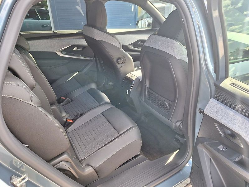 Peugeot 5008 (2026) GT Hybrid 145 e-DCS6 - fotka 18 z 20