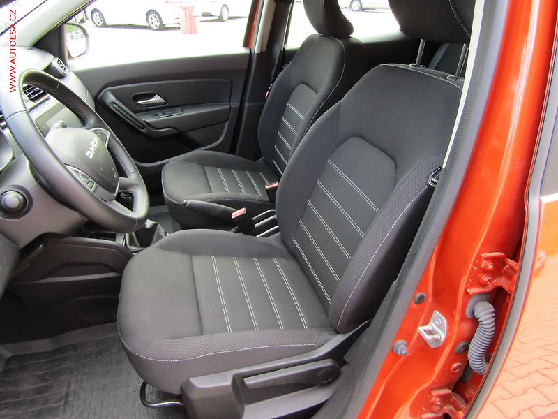 Dacia Duster (2023) 1.0TCe, 1.maj,ČR, AC, park - fotka 9 z 17