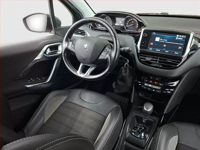 Peugeot 2008 (2018) 1.2 PureTech, Automat, Kůže - fotka 7 z 19