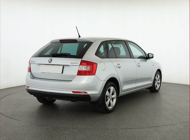 Škoda Rapid (2014) Spaceback 1.2 TSI, ČR,1.maj - fotka 5 z 16
