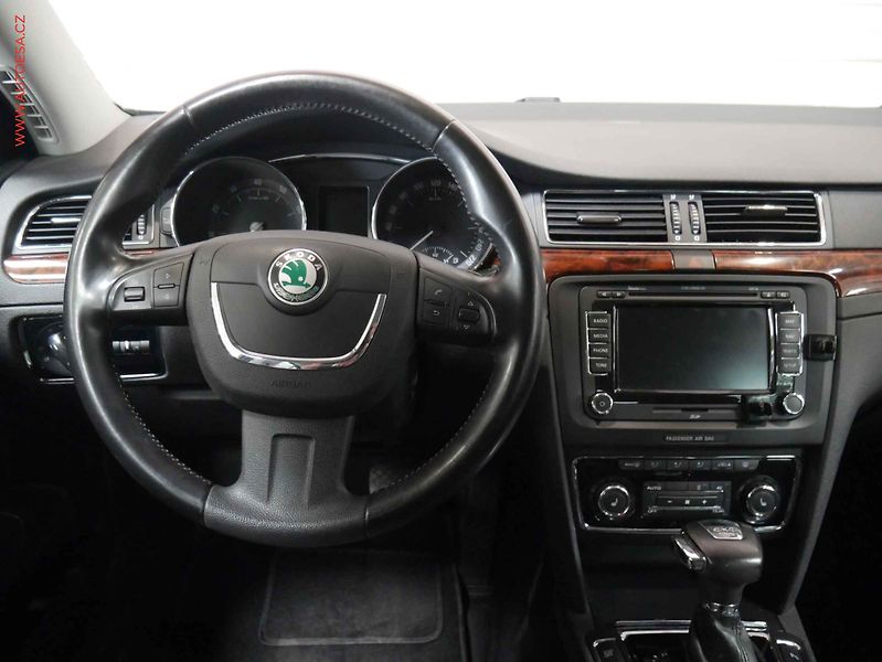 Škoda Superb (2008) 3.6 FSI 4x4, ČR, DSG, výhřev - fotka 11 z 24