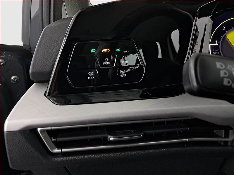 Volkswagen Golf (2021) 2.0 TDI, Navi, Tempomat - fotka 16 z 16