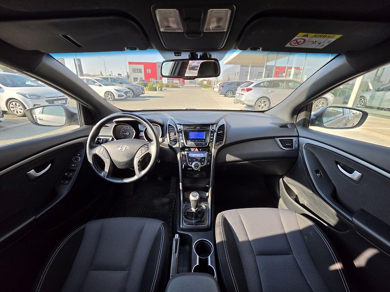 Hyundai i30 (2016) 1,6 GDI 99kW WG - fotka 11 z 17