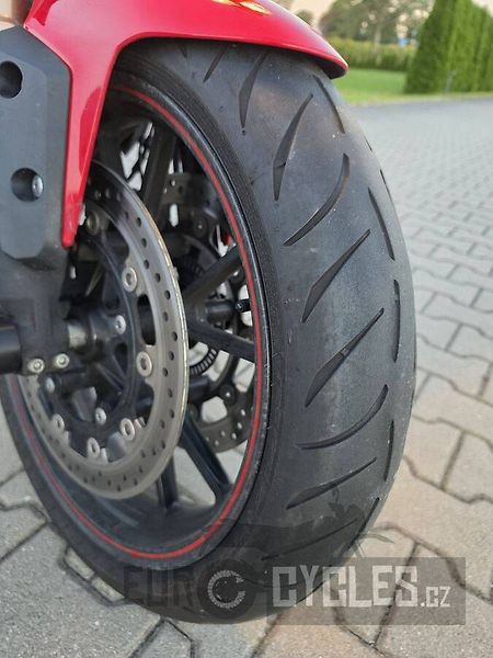 Triumph Speed Triple (2015) - fotka 7 z 20