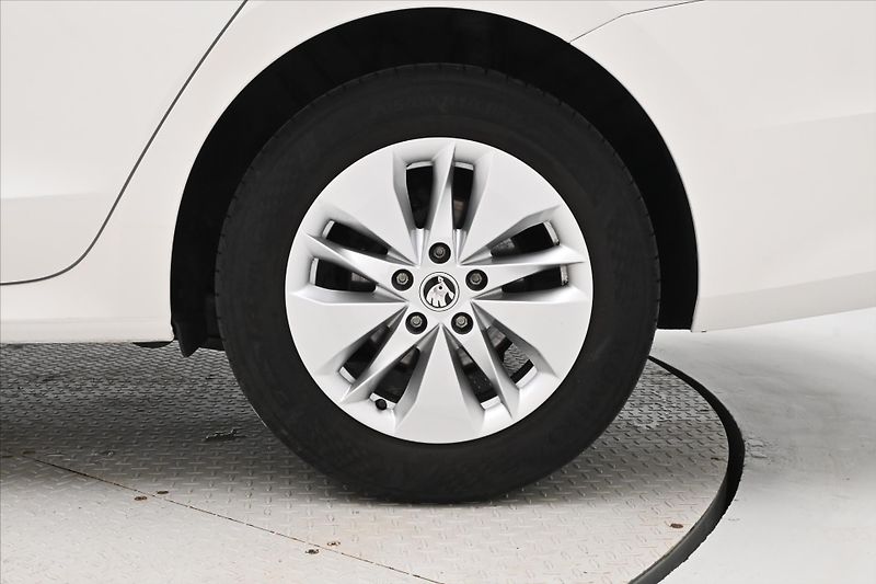 Škoda Octavia 2,0 TDI 110kW DSG Ambition Zár - fotka 29 z 29