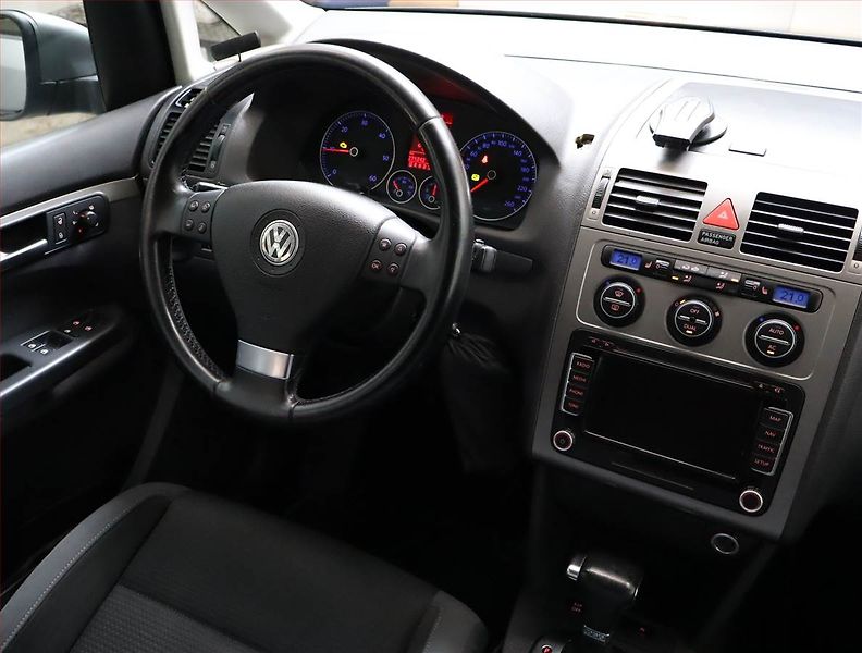 Volkswagen Touran (2009) 2.0 TDI, nová STK, Tažné - fotka 7 z 18