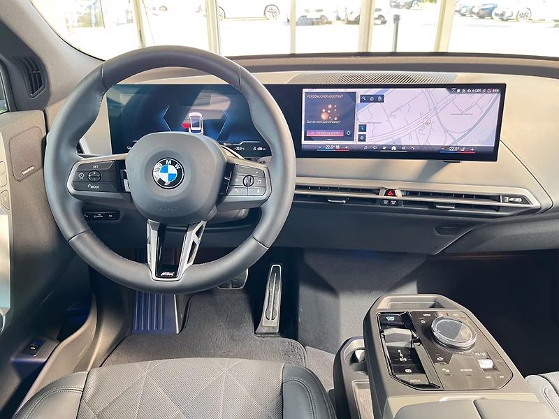 BMW iX xDrive45 M-Sport Komfort HuD - fotka 9 z 17