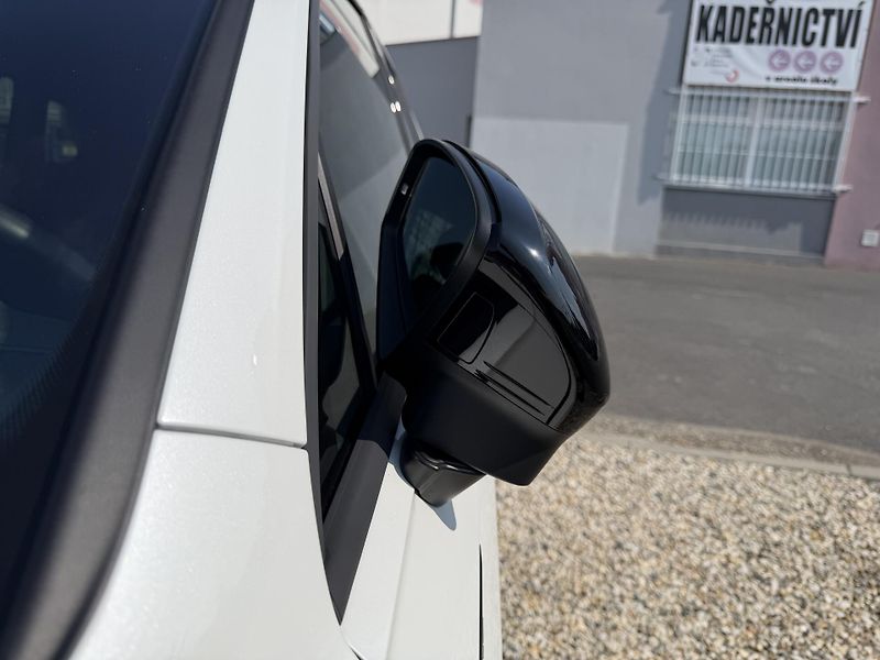 Volkswagen Tiguan R-Line 2,0 TSi/180kW 4x4 DSG - fotka 93 z 114