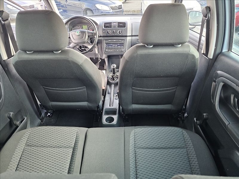 Škoda Fabia II 1,2TSi 77KW Ambiente - fotka 26 z 42