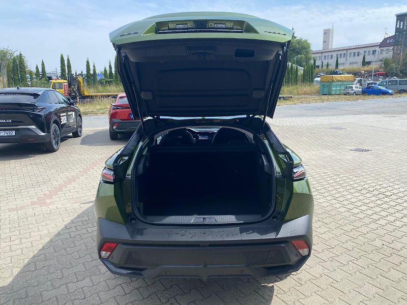 Peugeot 408 (2026) ALLURE Hybrid 145 e-DCS6 - fotka 9 z 28