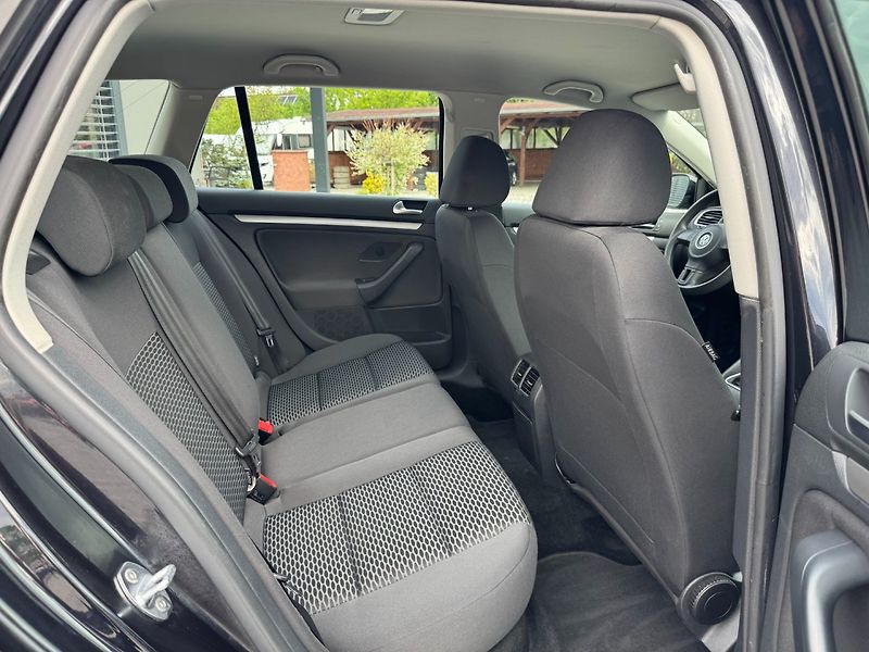 Volkswagen Golf (2010) Variant Comfortline 1.6 TDI - fotka 24 z 32