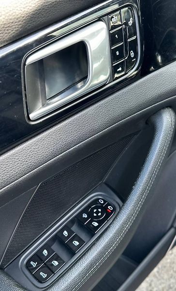 Porsche Panamera (2018) 3.0 V6 246KW AT 2018 65TKM - fotka 9 z 37