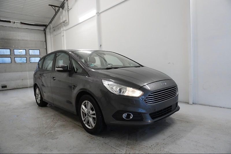 Ford S-MAX  2,0 TDCI 110kW AUTOMAT - fotka 3 z 35
