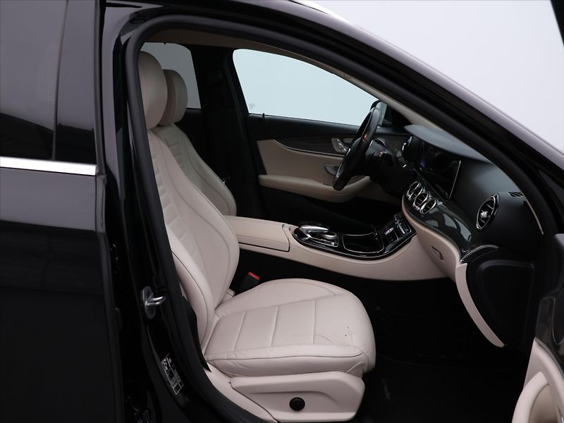 Mercedes-Benz Třídy E 2,0 300d 180kW DPH 360° Aut. - fotka 11 z 32