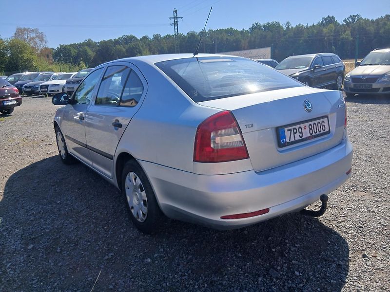 Škoda Octavia 1.6 TDI, Facelift, kosm. vady - fotka 12 z 27