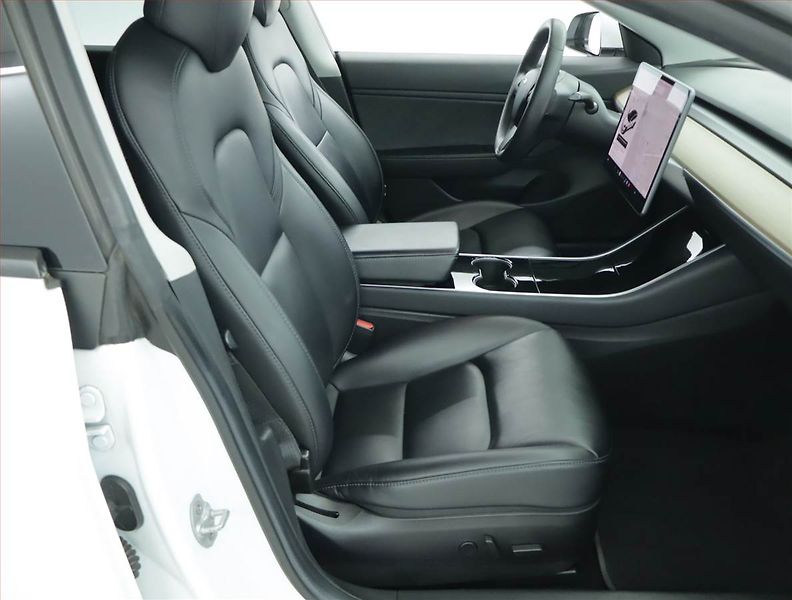 Tesla Model 3 (2019) Long Range 4WD 78kWh, SoH 83% - fotka 9 z 23