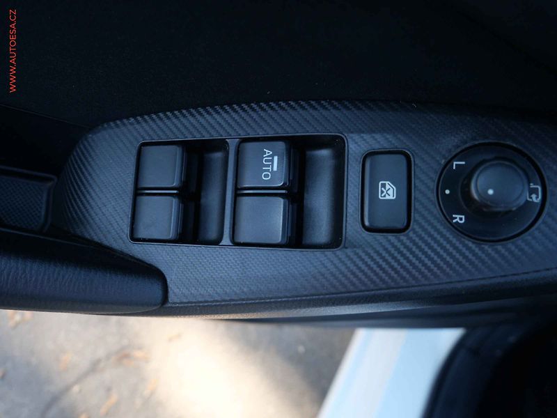 Mazda 3 (2014) 1.5i, ČR, AC, temp - fotka 14 z 24