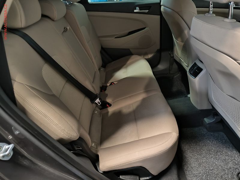 Hyundai Tucson (2016) 1.7 CRDi, ČR, Navi, kamera - fotka 11 z 17