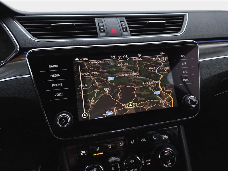 Škoda Superb 2,0 SCOUT 4X4 ČR DPH WEBASTO - fotka 25 z 35