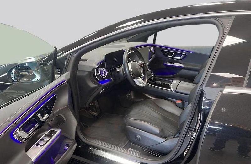 Mercedes-Benz EQE 300 AMG Kam BLIS LED Ambient - fotka 7 z 13