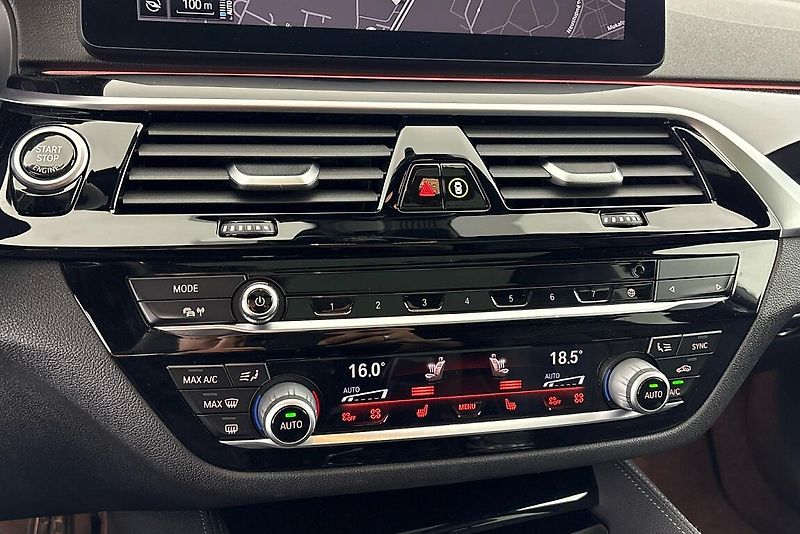 BMW Řada 5 540d xDrive - fotka 20 z 28