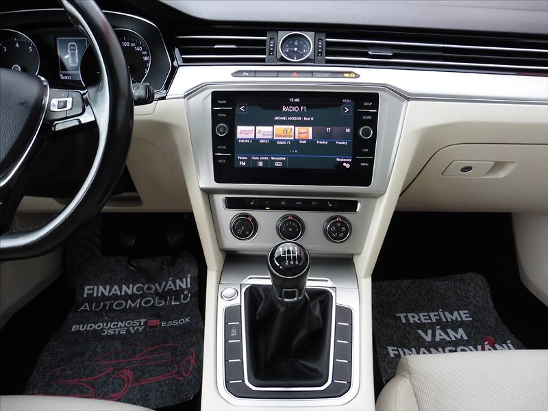 Volkswagen Passat Variant 1,4 TSi Comfortline - fotka 10 z 14
